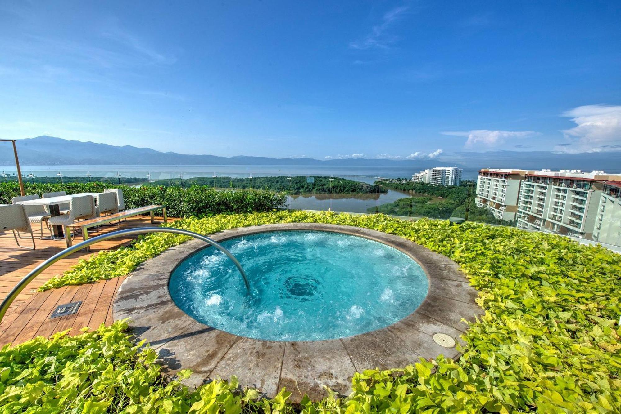 The Grand Luxxe Three Bedroom Spa Suite Нуево Валярта Екстериор снимка